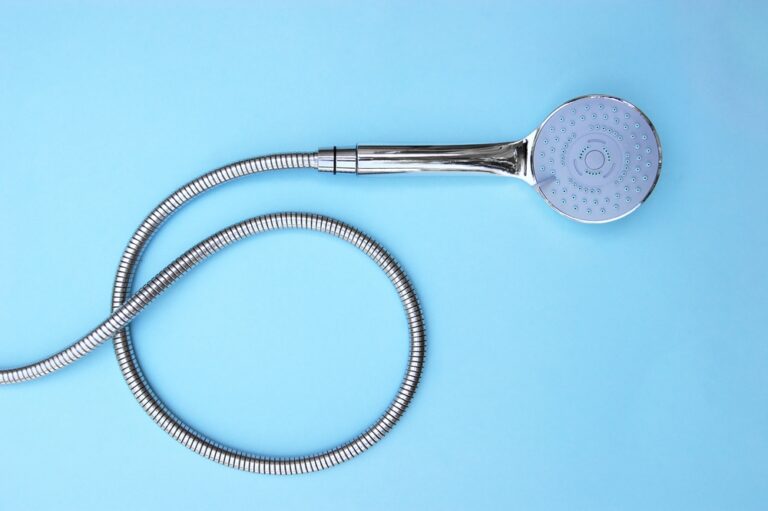 4 Efficient Ways to Clean Your Showerhead •